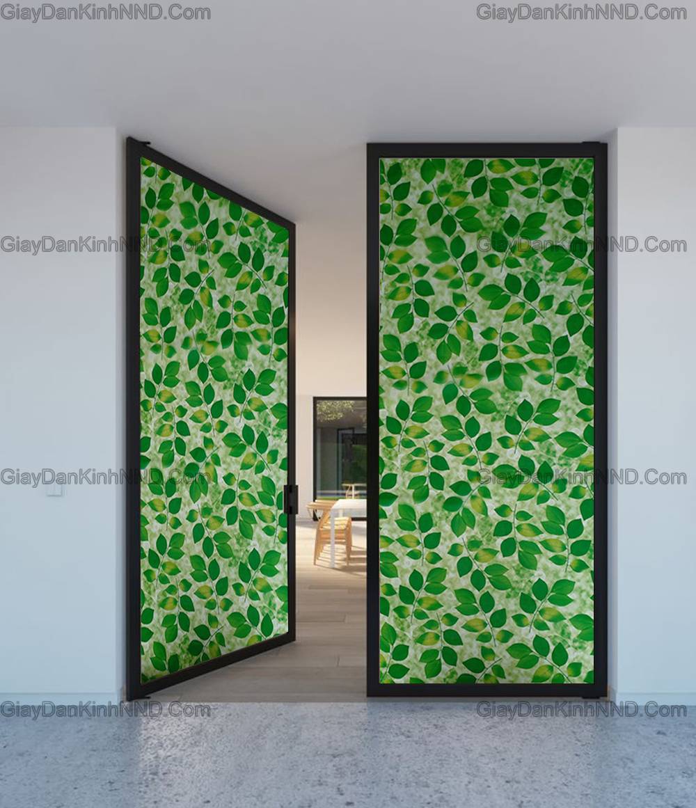 Nếu bạn cần dán che tầm nhìn, làm đẹp cửa ra vào thì có thể tham khảo ngày mẫu giấy decal hoa văn dán kính này. Cửa ra vào là một trong những vị trí phổ biến nhất sử dụng loại sản phẩm này. Chúng vừa giúp làm đẹp cho cửa kính lại hạn chế tầm nhìn của người ngoài trông vào nhà bạn.