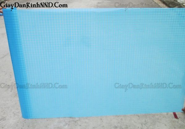 Giấy dán kính trang trí mã A36 là mẫu giấy kẻ ô màu xanh coban