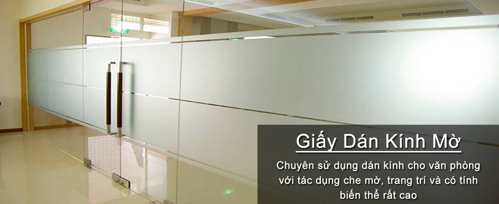 Ưu điểm lớn nhất của sản phẩm là khả năng tùy biến cao. Nên các bạn có thể lựa chọn cách thiết kế riêng cho mình. Giấy dán kính mờ có thể in hình trang trí, in cắt logo…
