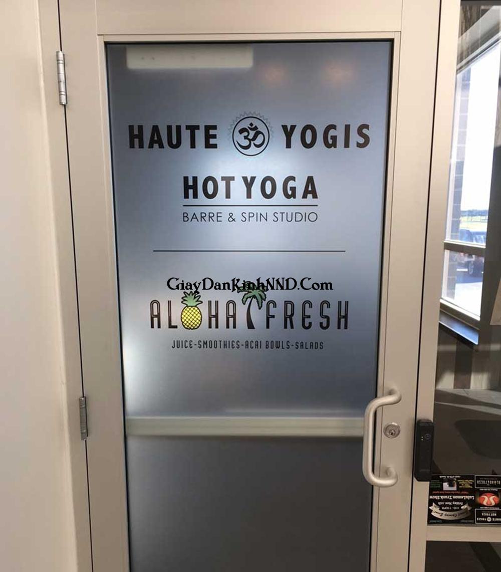 In logo công ty cho cửa ra vào trên nền decal mờ