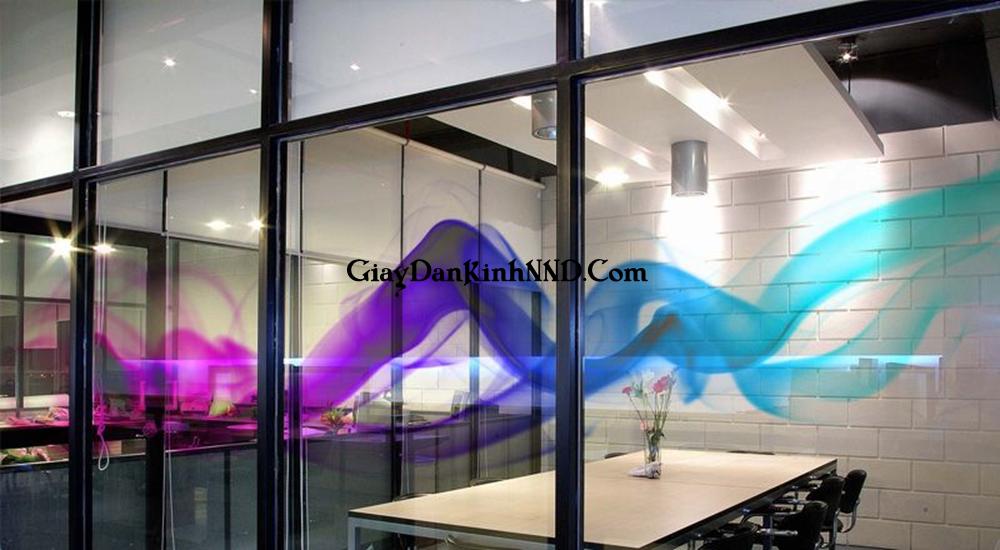 vách kính in hình sóng khói với đủ màu sắc tạo hiệu ứng 3D vô cùng đẹp mắt