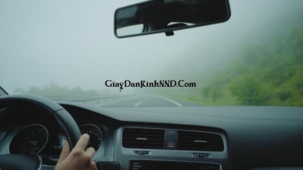 Phim cách nhiệt kém gây cảm giác lóa sương mù làm tầm nhìn bị mù gây mất an toàn cho người lái. Gây khó chịu, hoa mắt cho người lái.