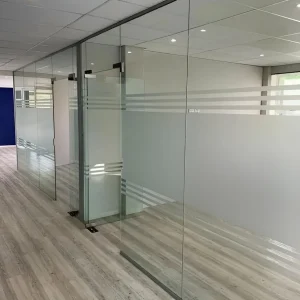 Kiểu decal mờ kẻ chỉ đơn giản nhưng lại mang nét hiện đại và cuốn hút.