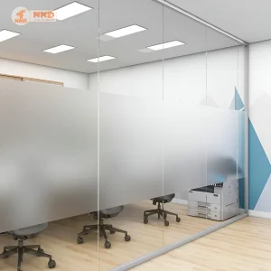 Dán kính mờ trơn vừa chống chói vừa tạo không gian riêng tư.