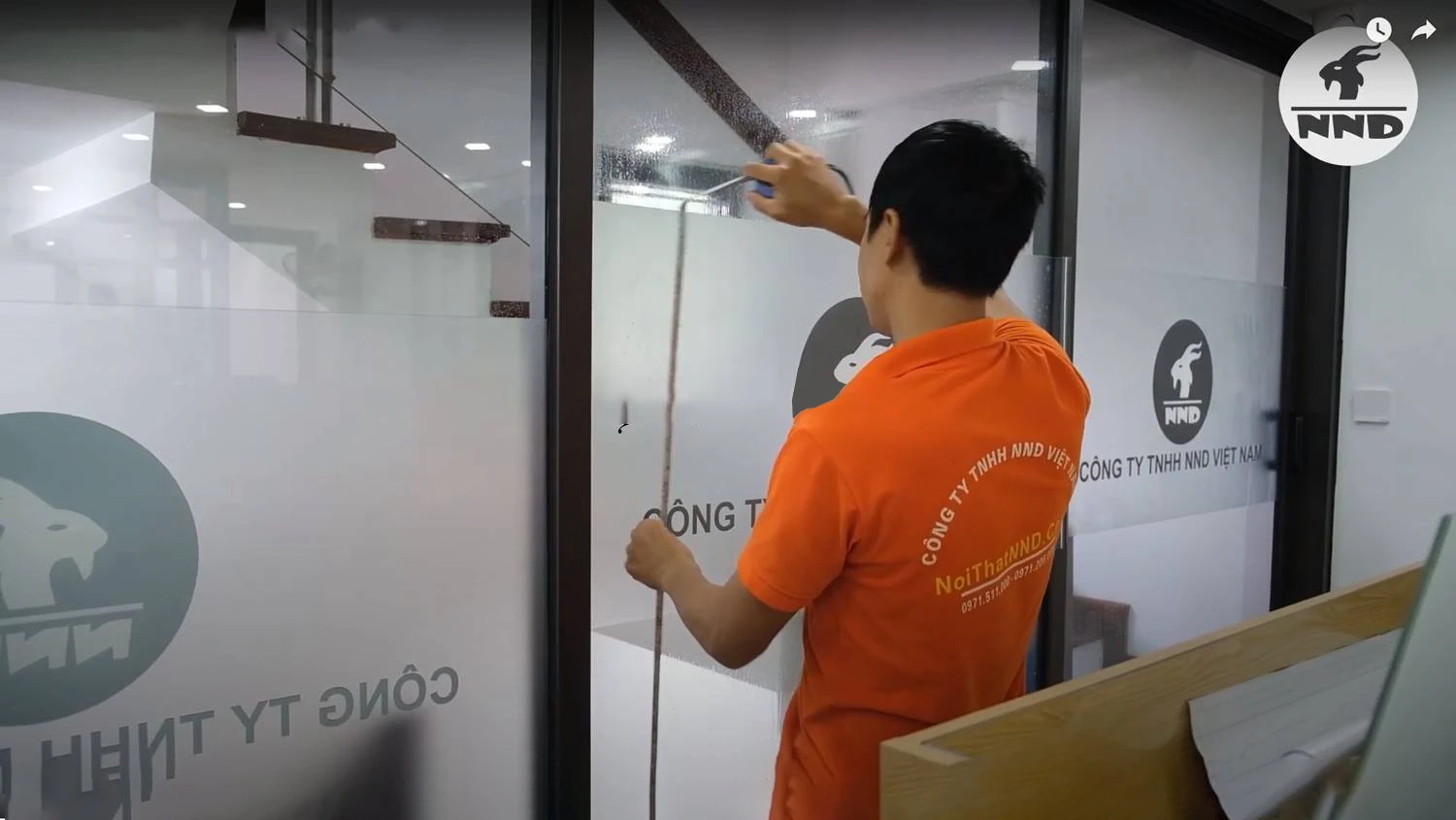 Thợ dán kính thi công chuyên nghiệp