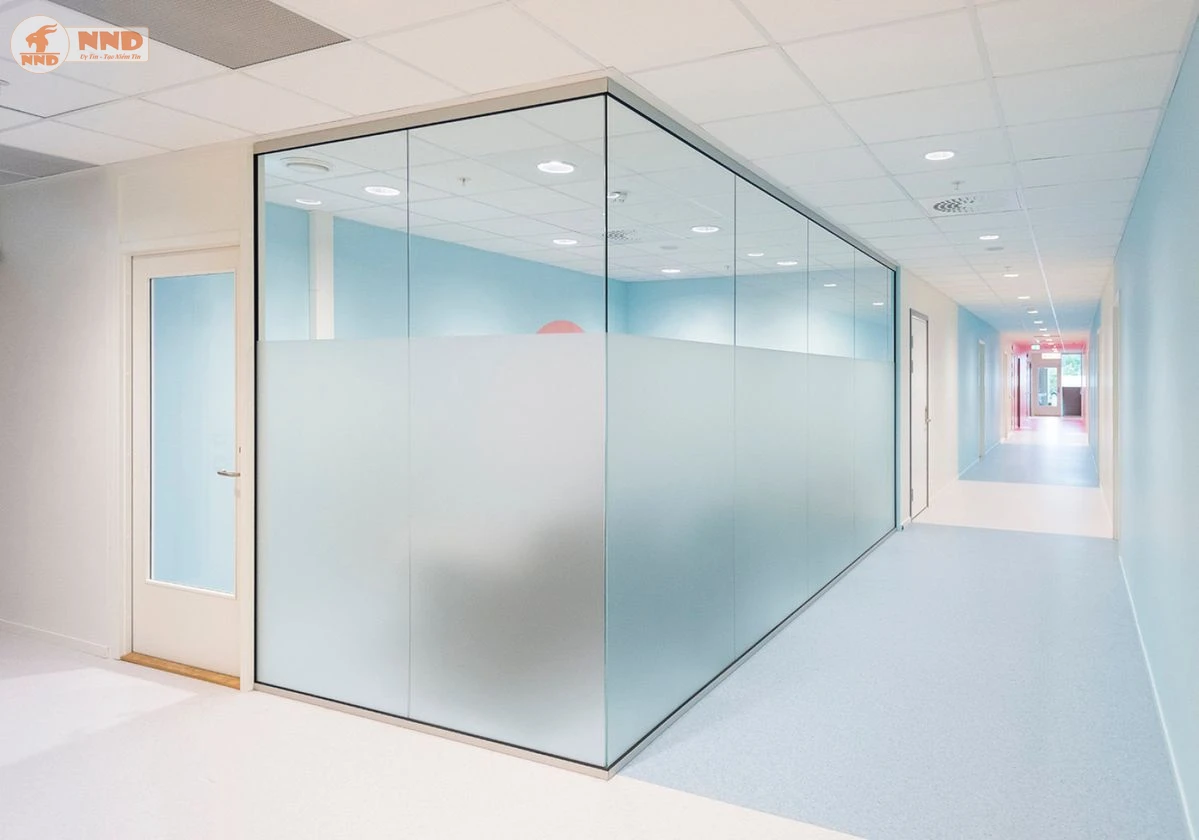 Decal mờ – giải pháp kín đáo mà vẫn giữ trọn ánh sáng tự nhiên cho không gian