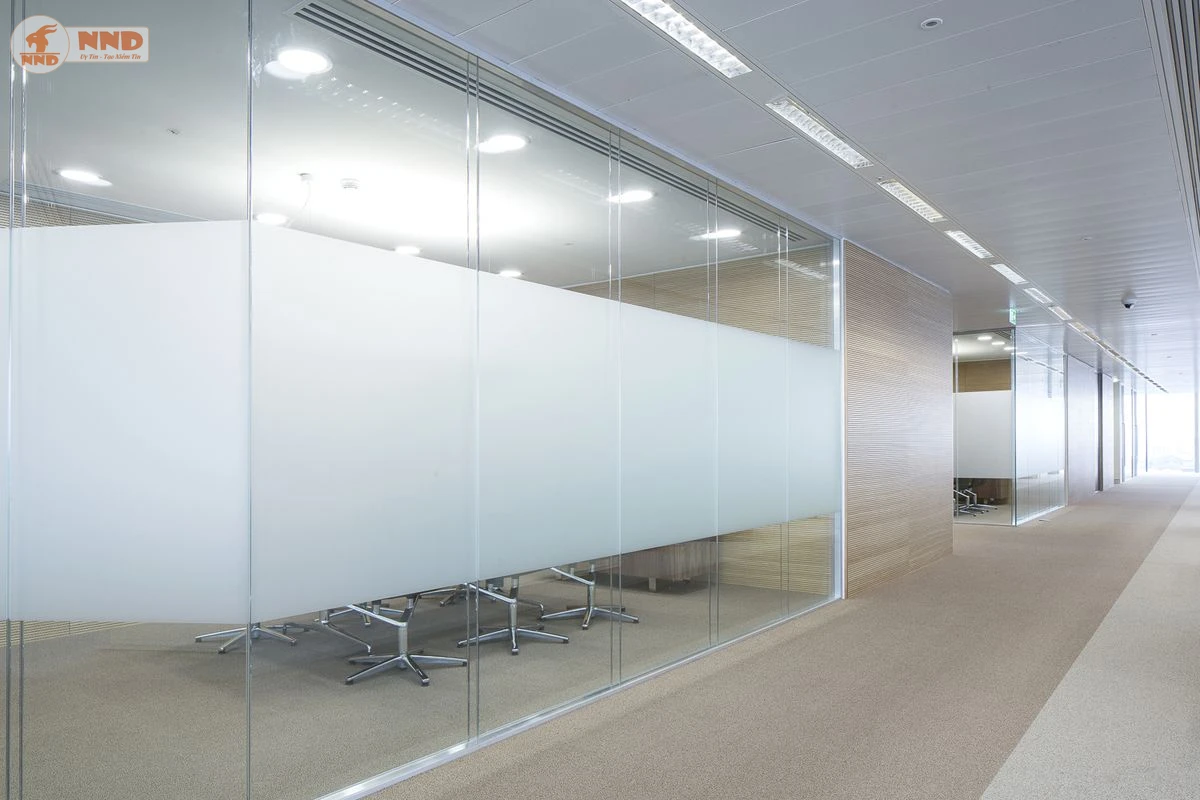 Decal mờ – giải pháp kín đáo mà vẫn giữ trọn ánh sáng tự nhiên cho không gian