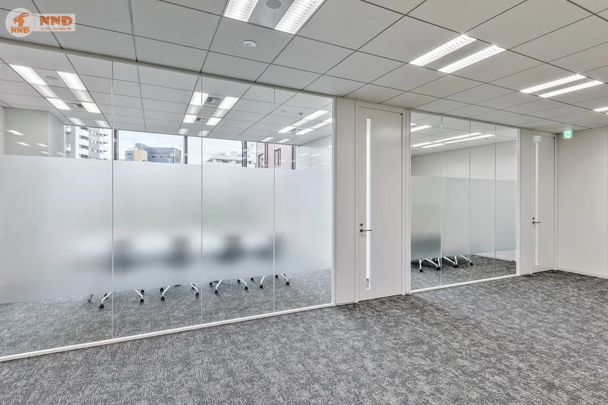 Decal mờ – giải pháp kín đáo mà vẫn giữ trọn ánh sáng tự nhiên cho không gian