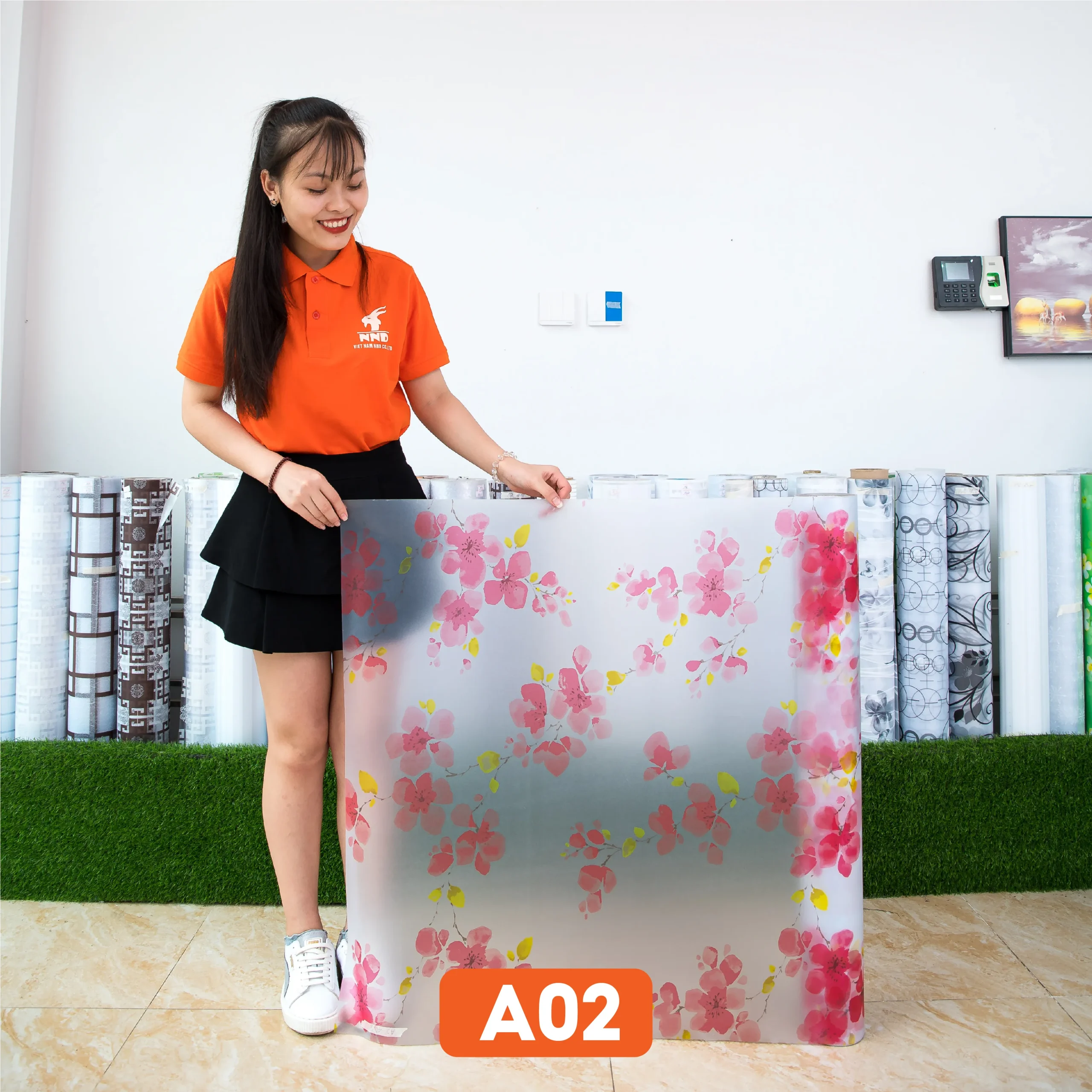 Giấy dán kính bông đào đỏ mã A02