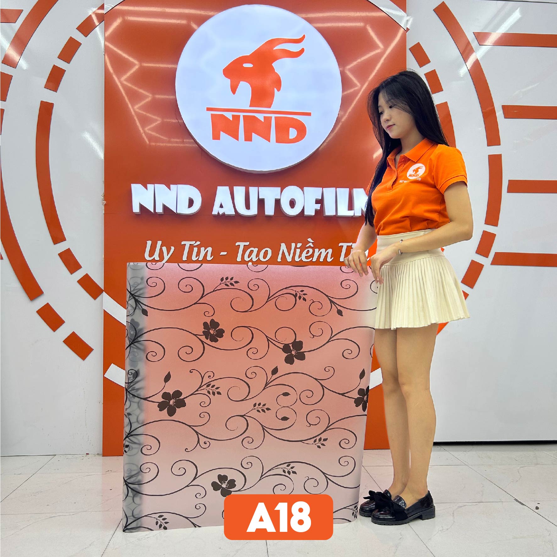 Giấy dán kính trang trí hoa dây đen mã A18