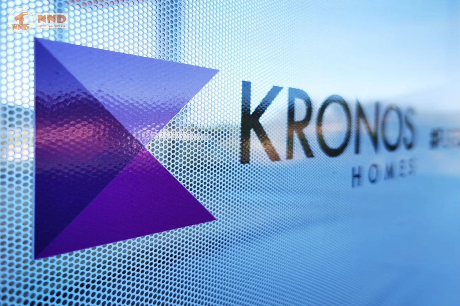 Decal lưới dán kính – tăng nhận diện thương hiệu