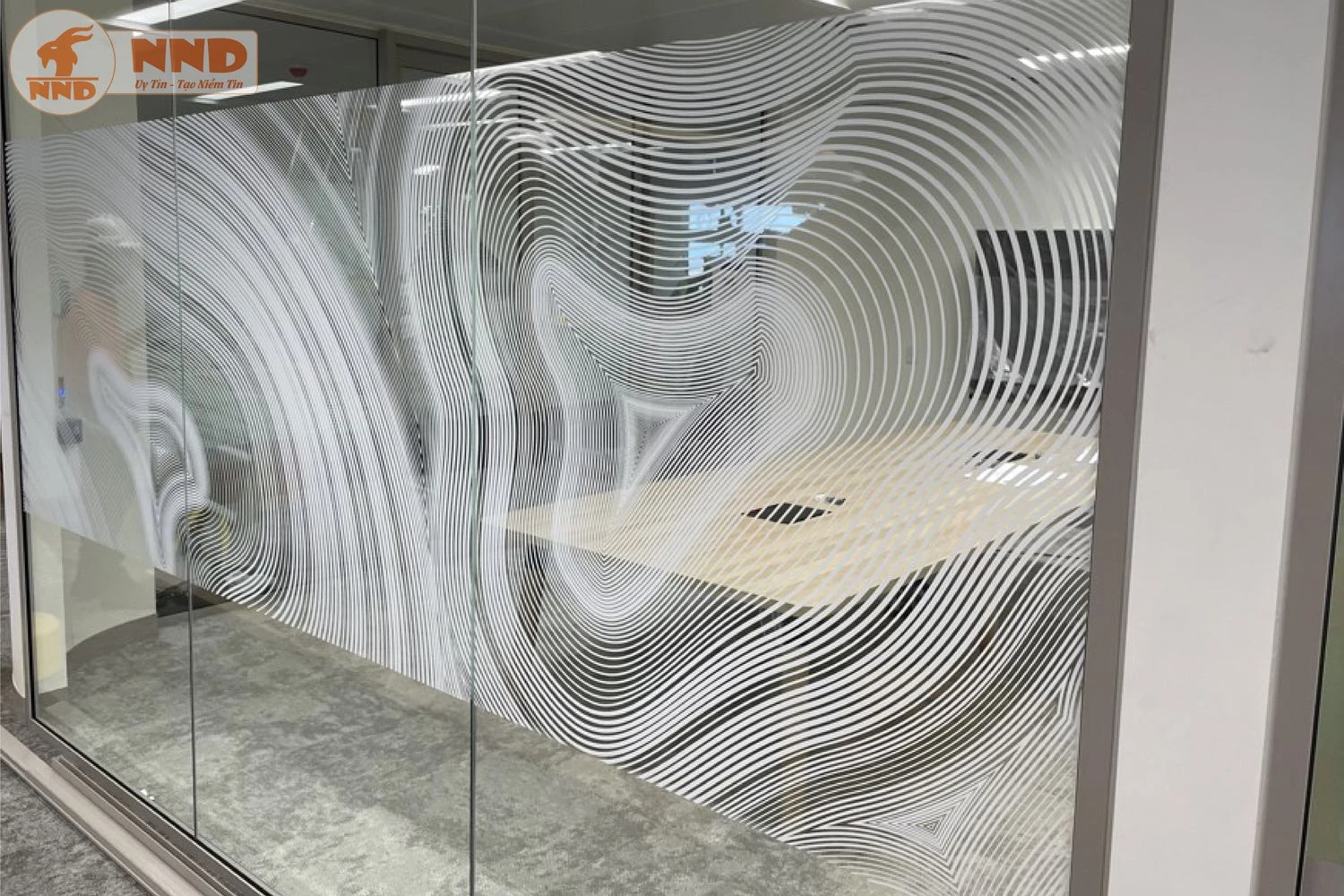 In decal trong dán kính văn phòng siêu đẹp