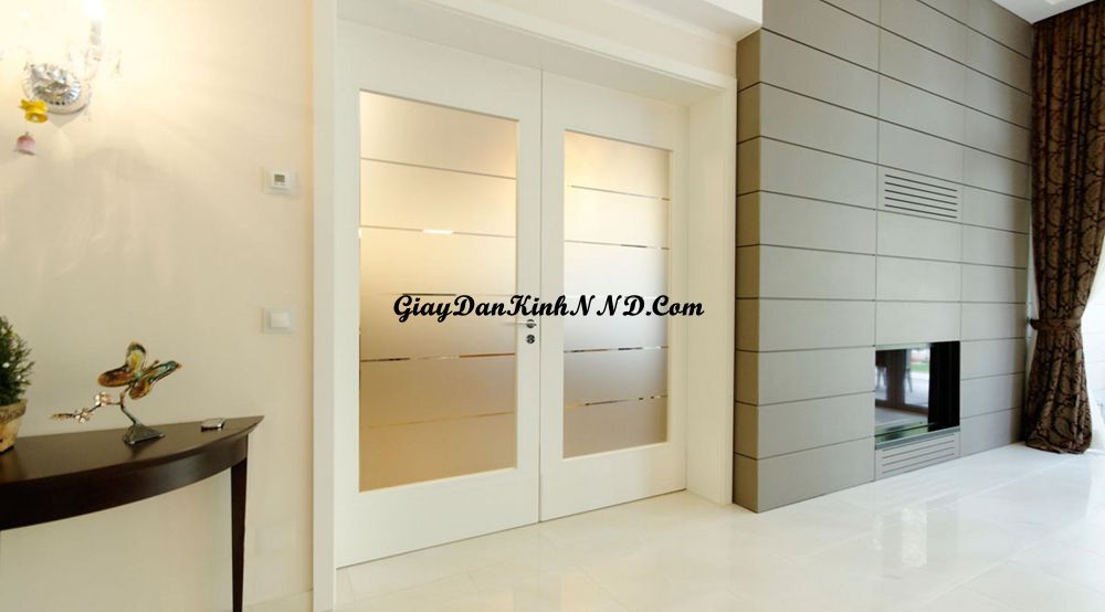 Dán kính mờ kẻ chỉ cho phòng khách hiện đại Dán kính mờ kẻ chỉ cho phòng khách hiện đại