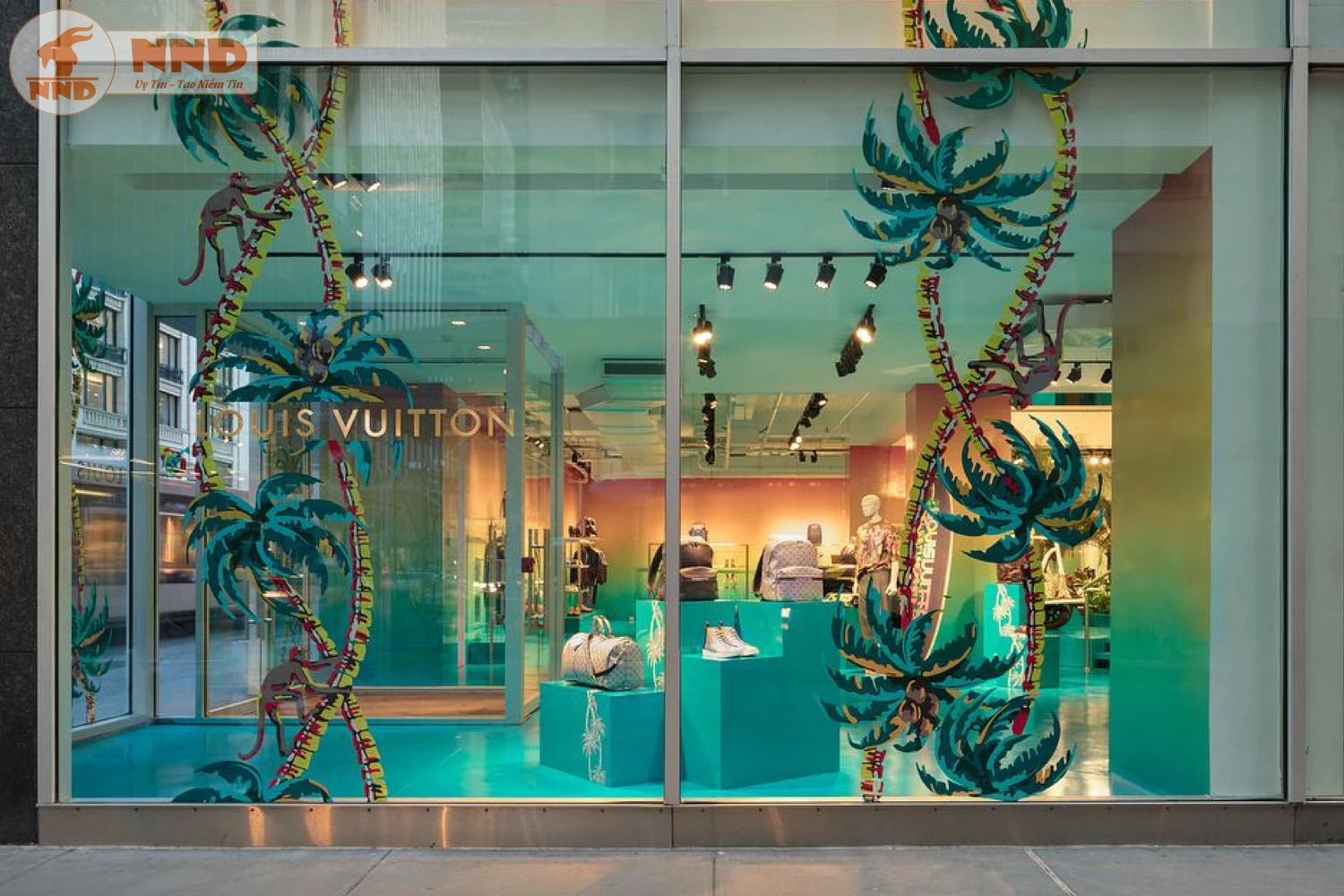 Decal trong suốt họa tiết nhẹ kết hợp hoạ tiết in trong