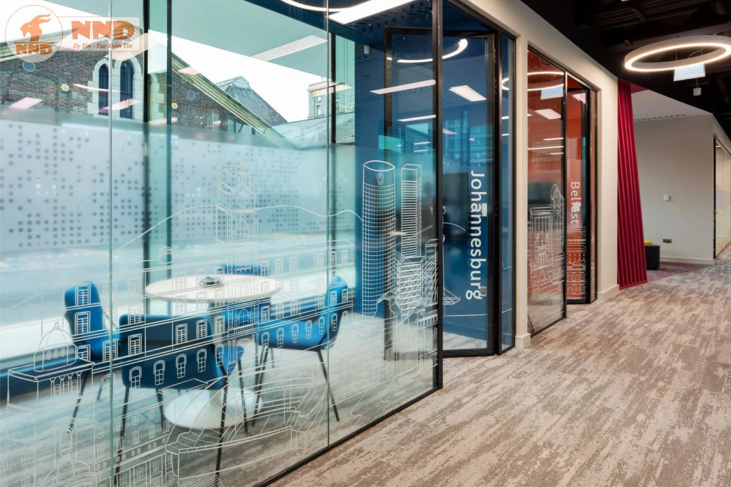 Decal kính hiện đại trong suốt