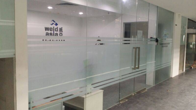 Giấy bóng mờ thường được sử dụng chủ yếu trong dán kính văn phòng Giấy bóng mờ thường được sử dụng chủ yếu trong dán kính văn phòng