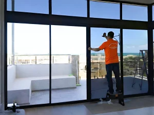 Phim cách nhiệt dán trong hay dán ngoài