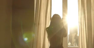 Nên chọn phim cách nhiệt hay rèm cửa đến dán chống nắng cho cửa sổ. Hãy tham khảo bài viết này rồi đối chiếu với nhu cầu từ đó có được câu trả lời.