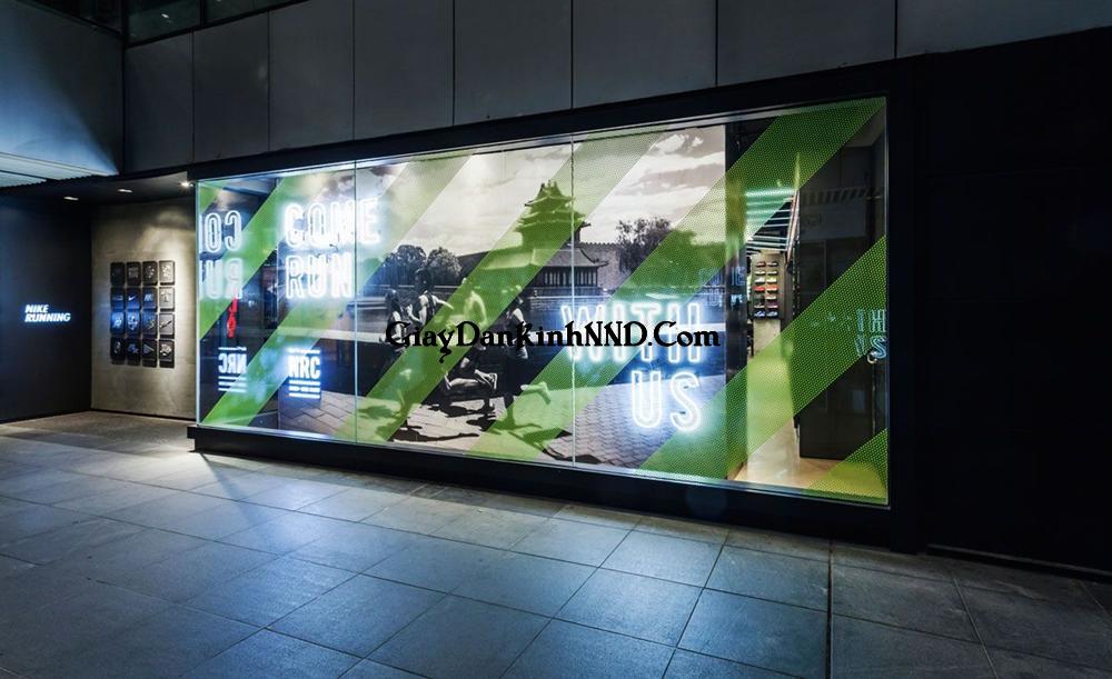 Vách kính mặt tiền của các spa nếu có thể hãy in tranh dán kính trên nền decal trong. Vách kính mặt tiền của các spa nếu có thể hãy in tranh dán kính trên nền decal trong.