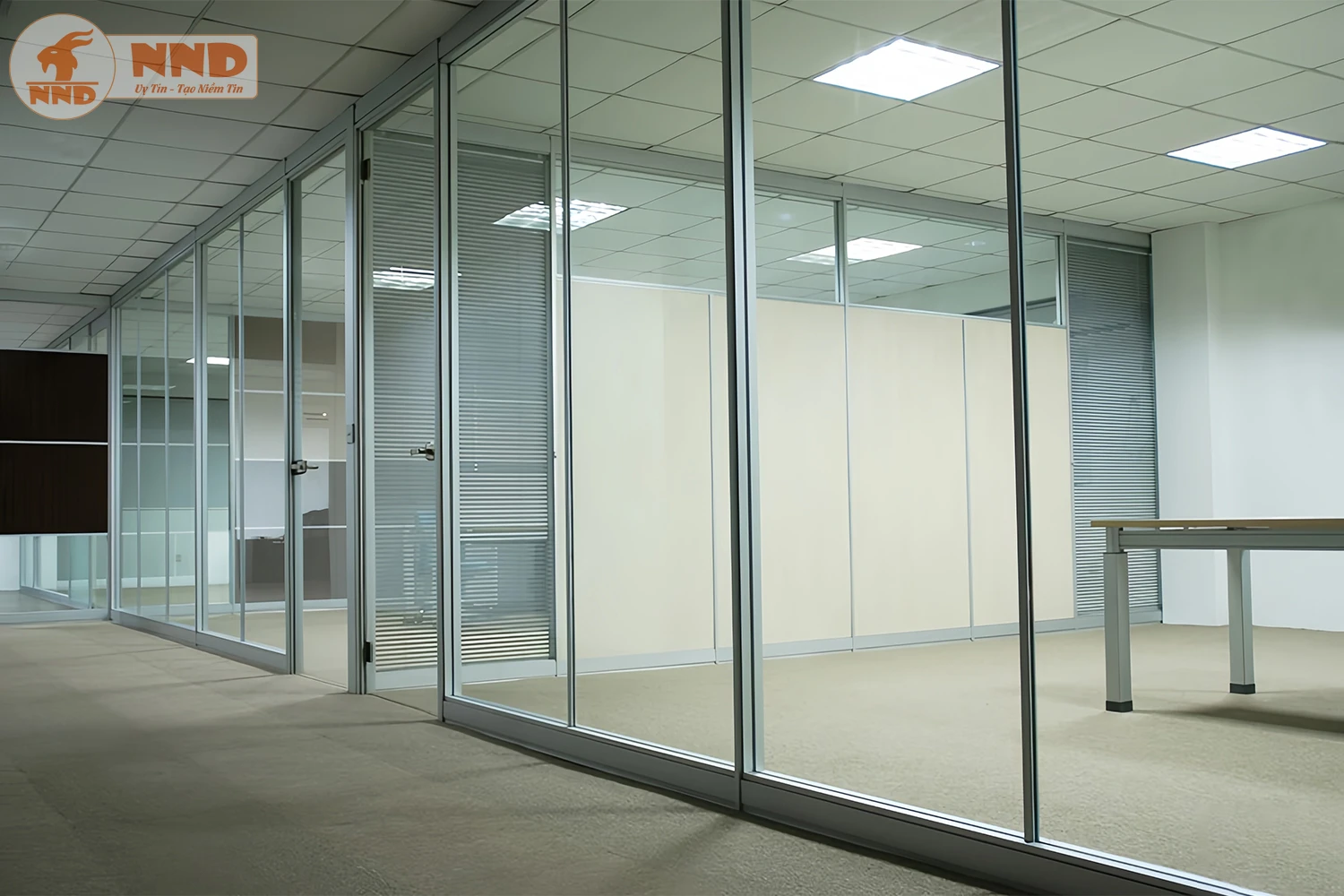 Vách kính phòng dán mẫu kính BC-25G