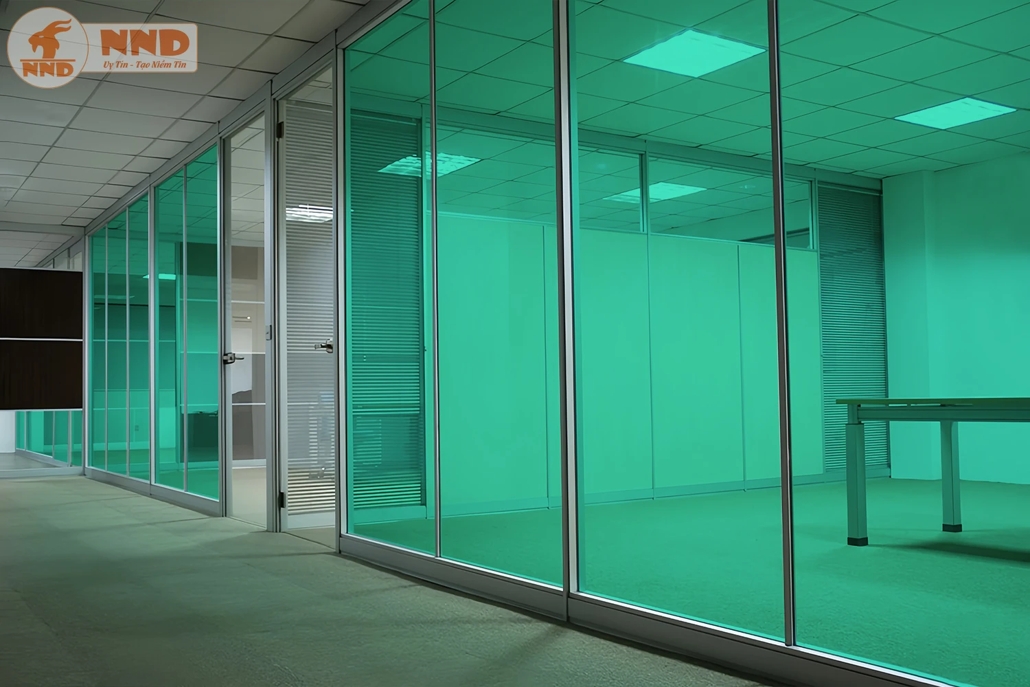 Phim dán kính màu xanh lá nhạt – tông mát dịu, tạo không gian thoáng và thanh lịch.