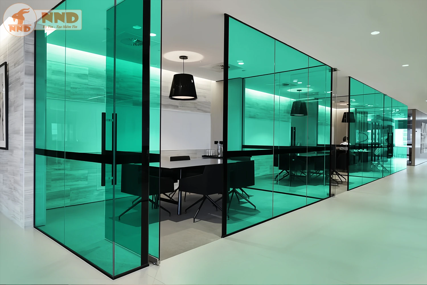 Phim dán kính màu xanh lá nhạt – tông mát dịu, tạo không gian thoáng và thanh lịch.