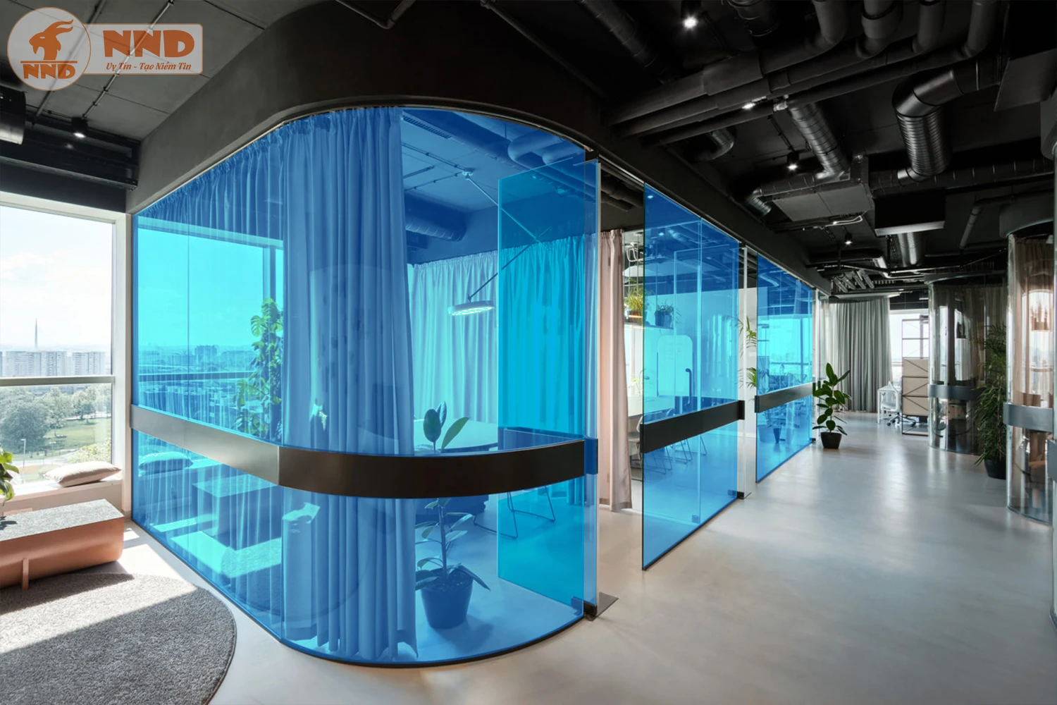 Vách kính văn phòng dán mẫu phim màu BC-TKL xanh dương