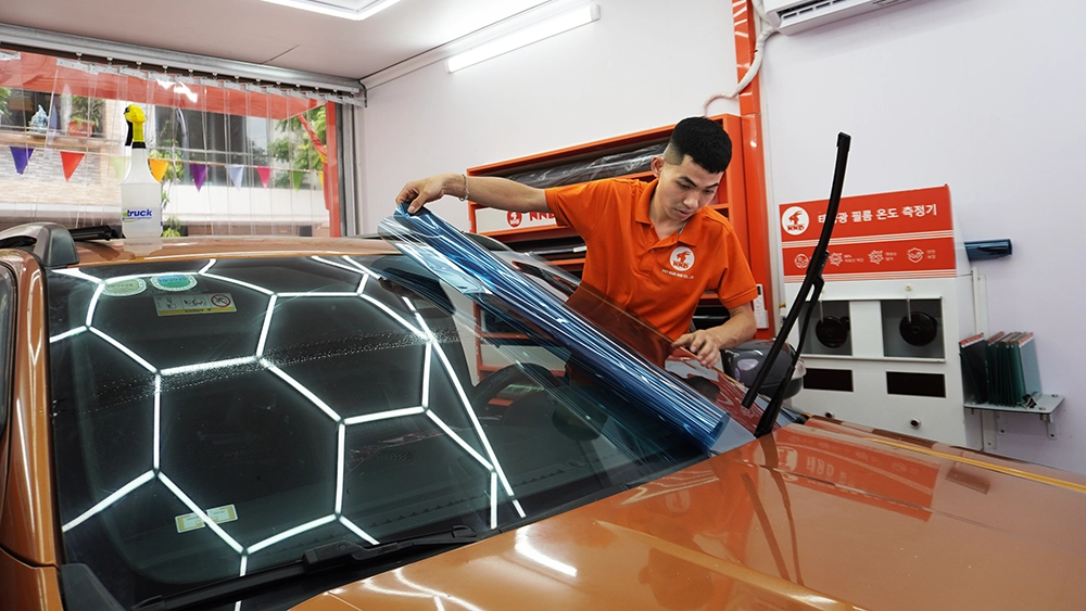 Thợ phim cách nhiệt ô tô nhà NND