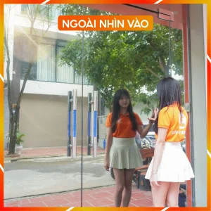 Góc nhìn ngoài nhìn vào trong.