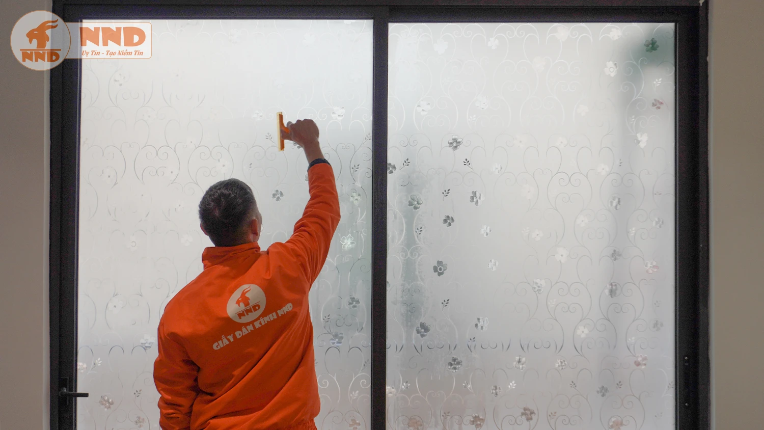 Ánh sáng vẫn ngập tràn, không lo bí bách.