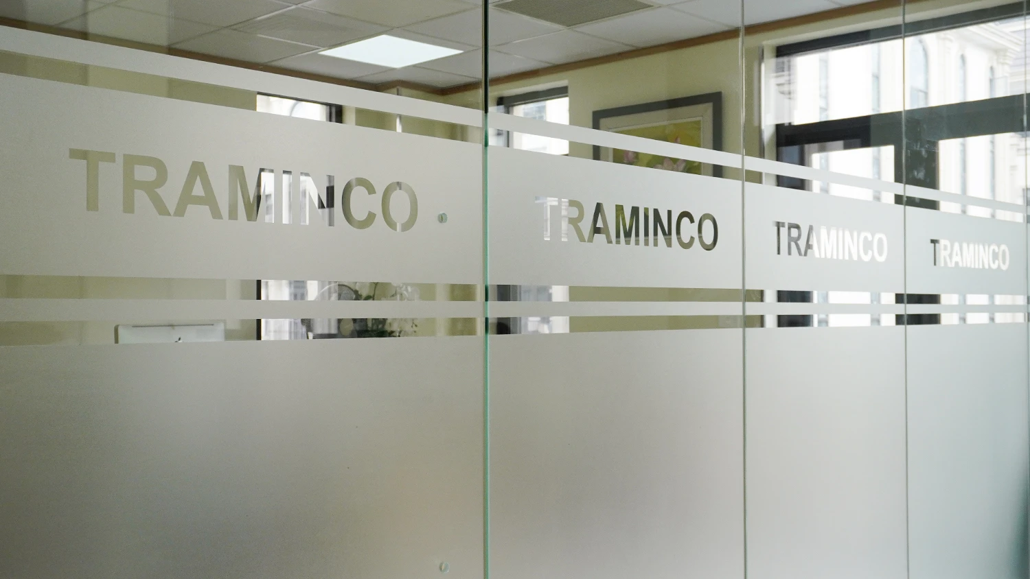 Decal In Cắt Chữ Logo Trên Decal Mờ.