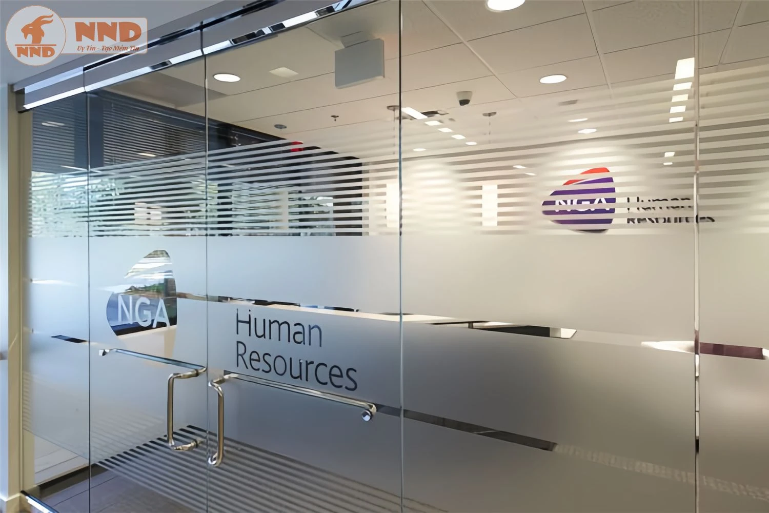 Mẫu In Cắt Chữ Logo Trên Decal Mờ