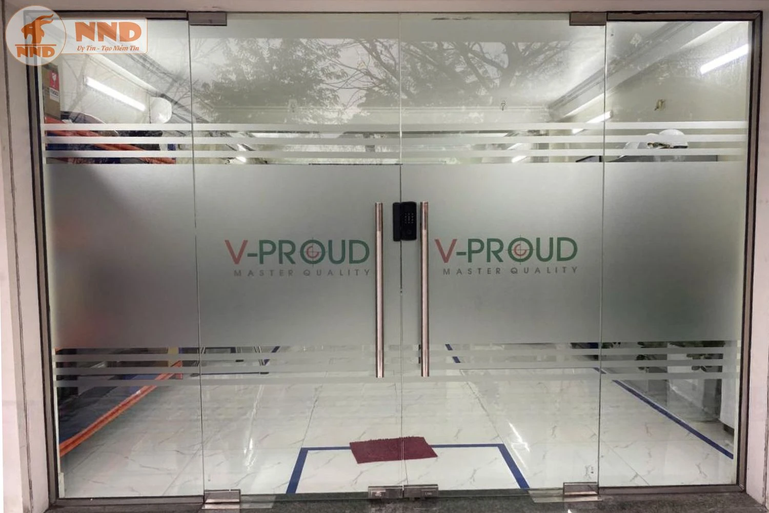 Mẫu In Cắt Chữ Logo Trên Decal Mờ