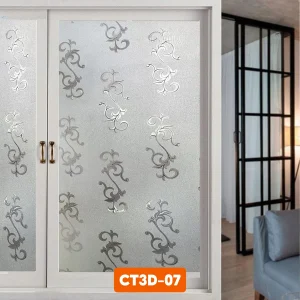 Mẫu decal mang hơi hướng kiến trúc phương Tây, biến những tấm kính đơn điệu trở nên sang trọng như một bức bình phong nghệ thuật.