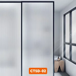 Hiệu ứng mờ của kính sóng giúp che giấu đồ đạc phía sau một cách khéo léo, mang lại vẻ ngăn nắp cho căn phòng.