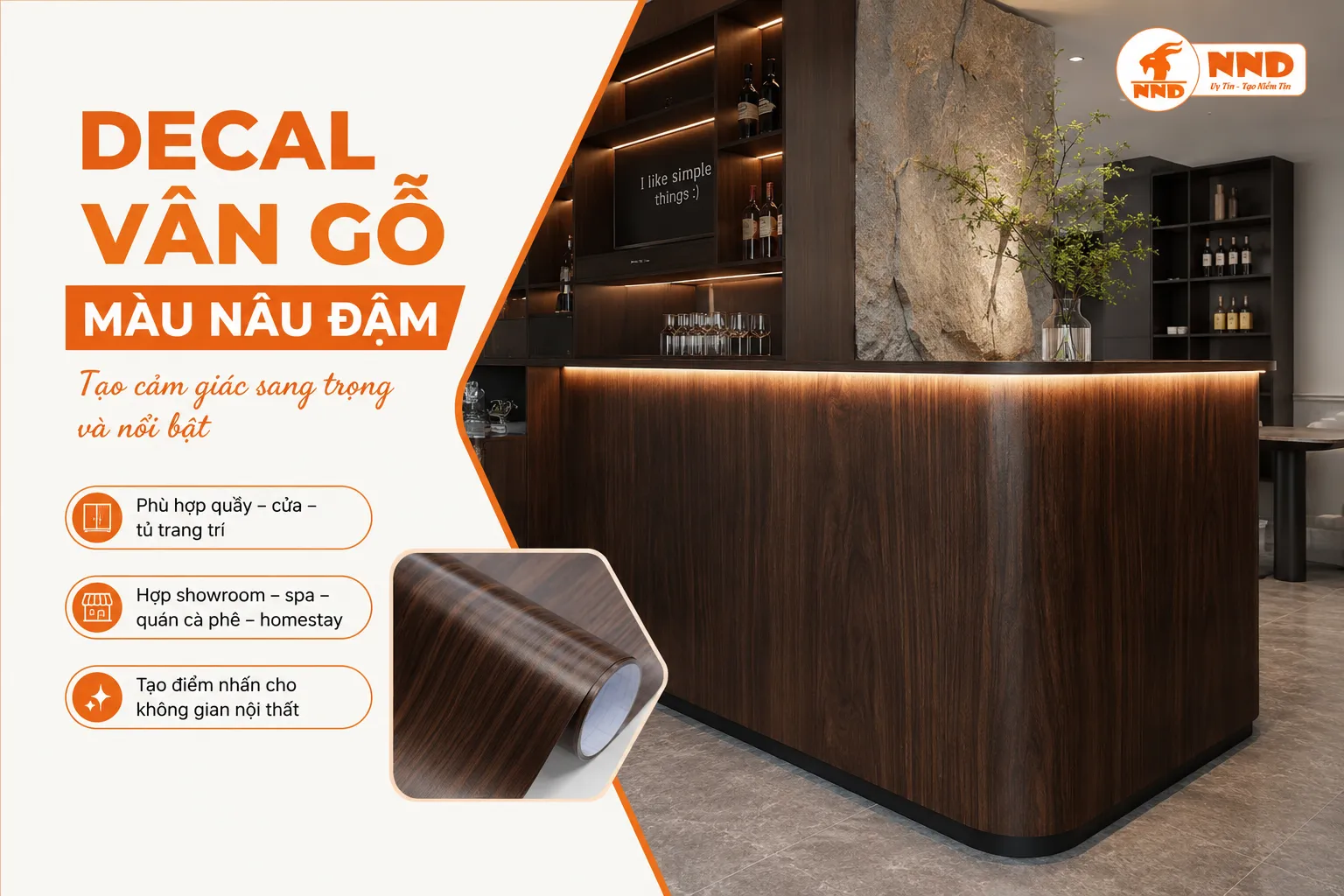 Quầy kinh doanh phủ decal vân gỗ màu nâu đậm, tạo điểm nhấn ấm áp và sang trọng