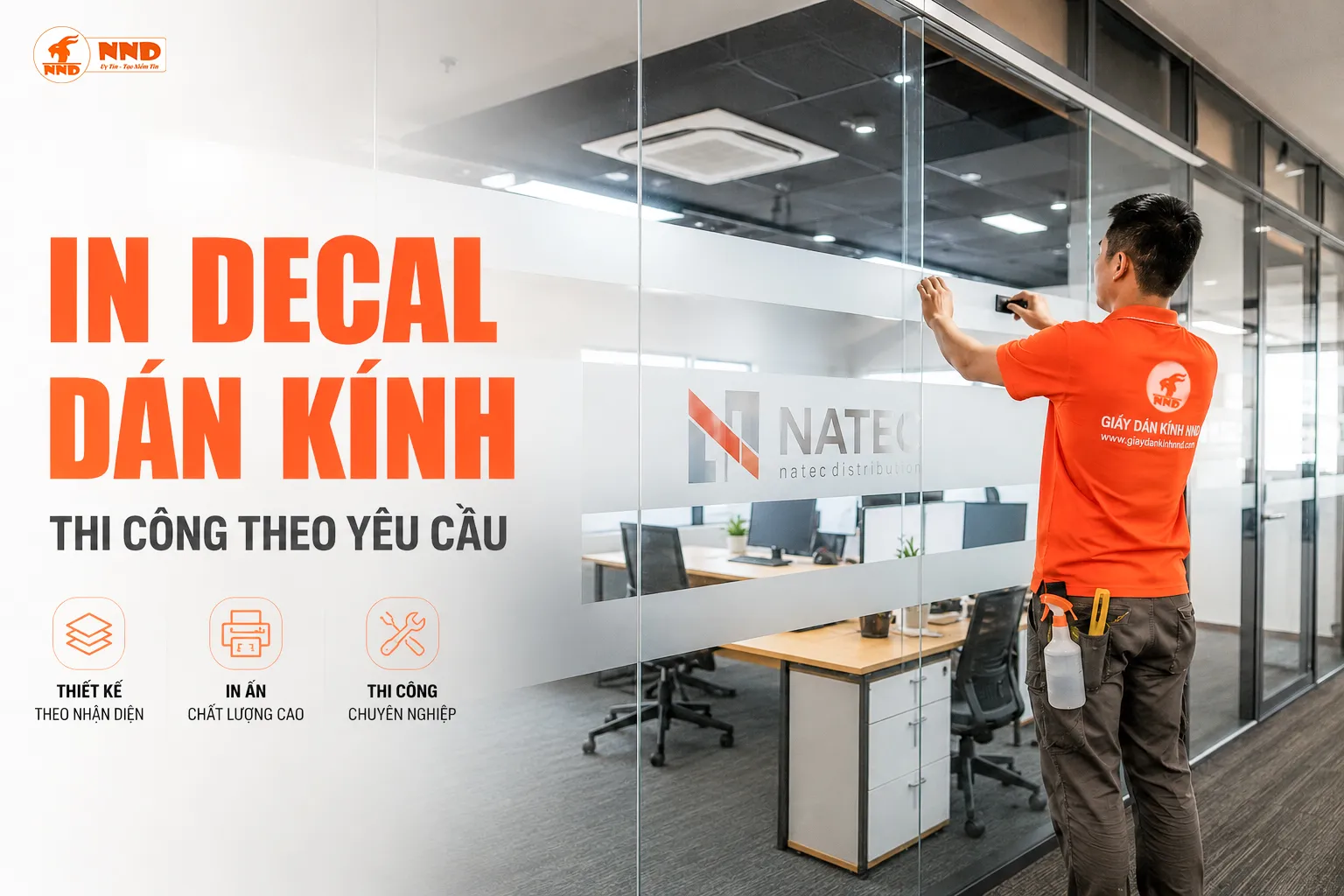 Thợ NND thi công decal dán kính trên vách kính văn phòng