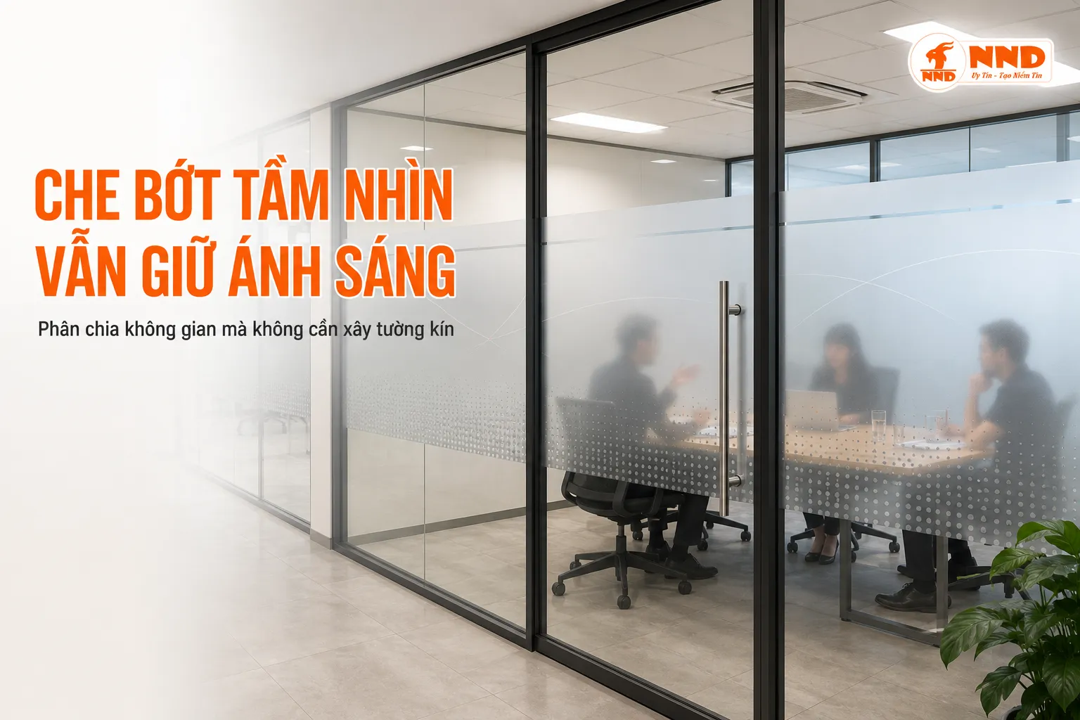 Vách kính sau khi hoàn thiện decal mờ dán kính văn phòng
