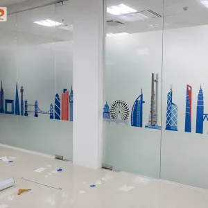 Decal mờ in hình biểu tượng các công trình nổi tiếng thế giới tạo không gian làm việc đầy cảm hứng. Thiết kế phù hợp doanh nghiệp quốc tế, du lịch hoặc sáng tạo.