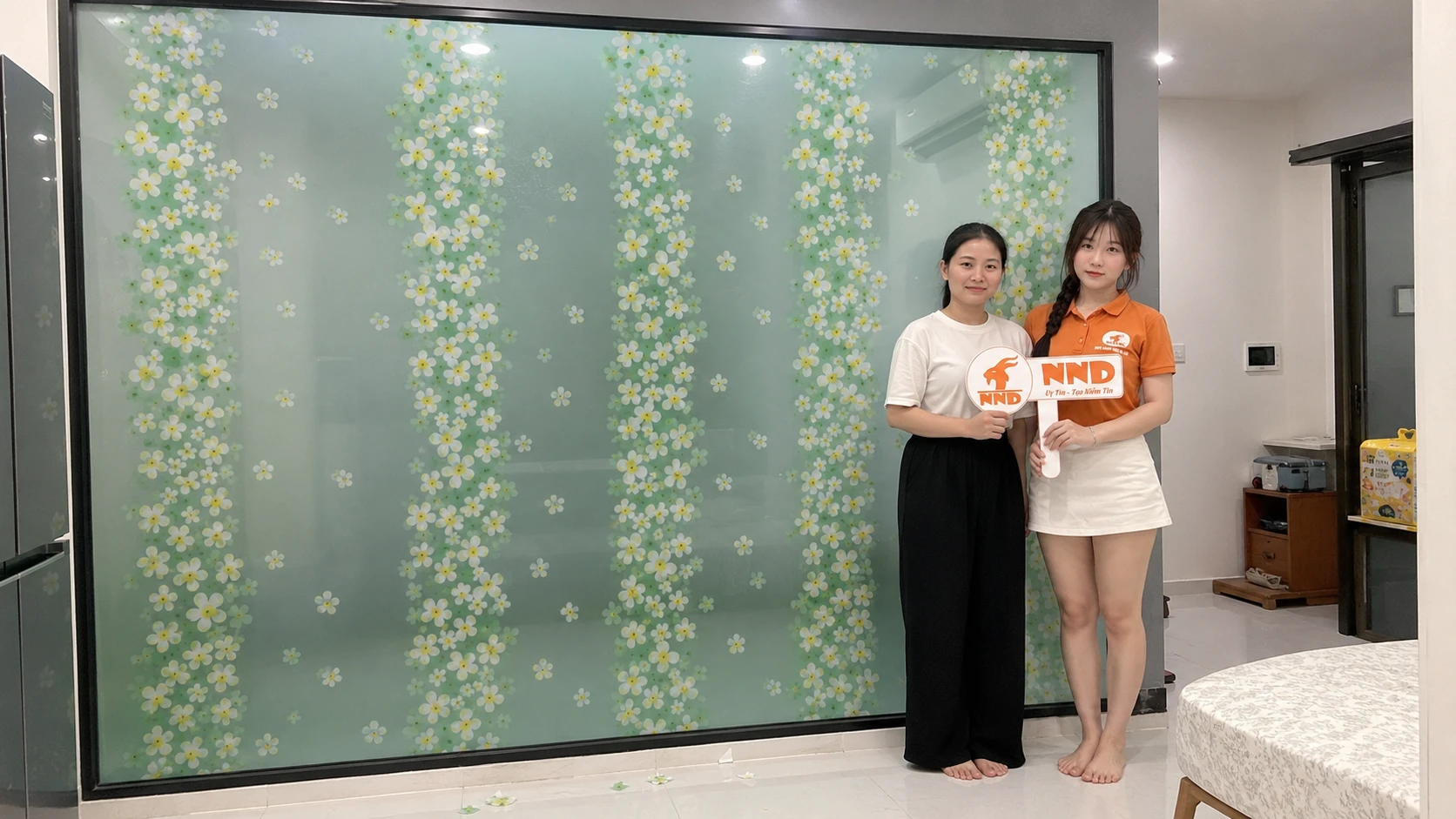 Decal trang trí được khách hàng tin tưởng đặt hàng.