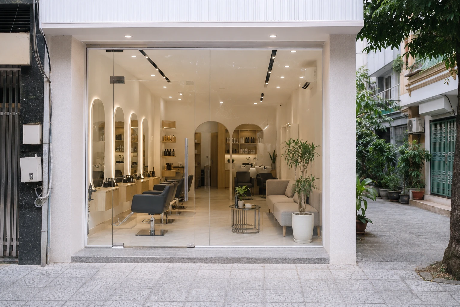 Cửa kính salon nữ trước khi dán decal