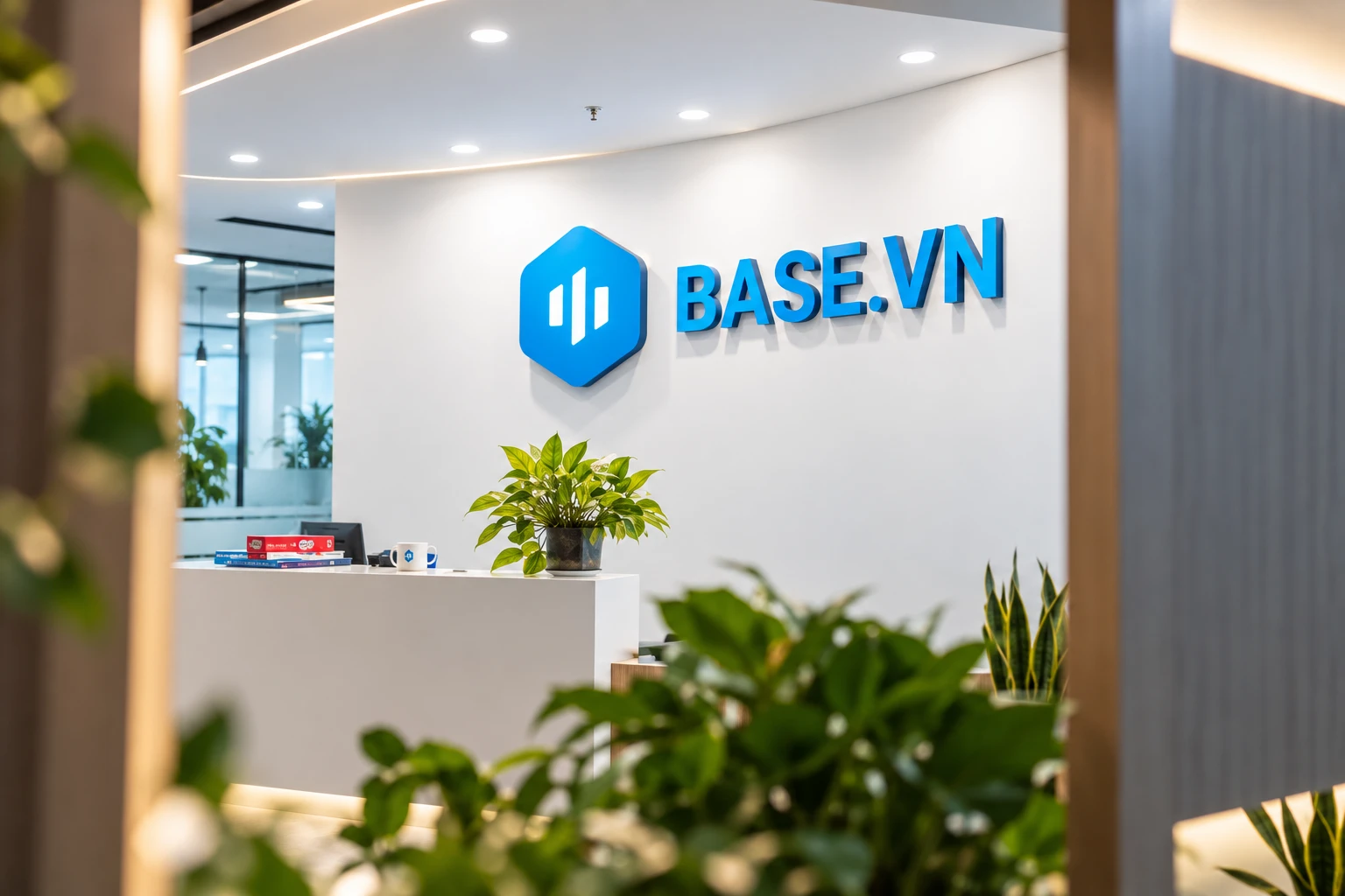 Decal mờ in logo Base.vn trên vách kính văn phòng