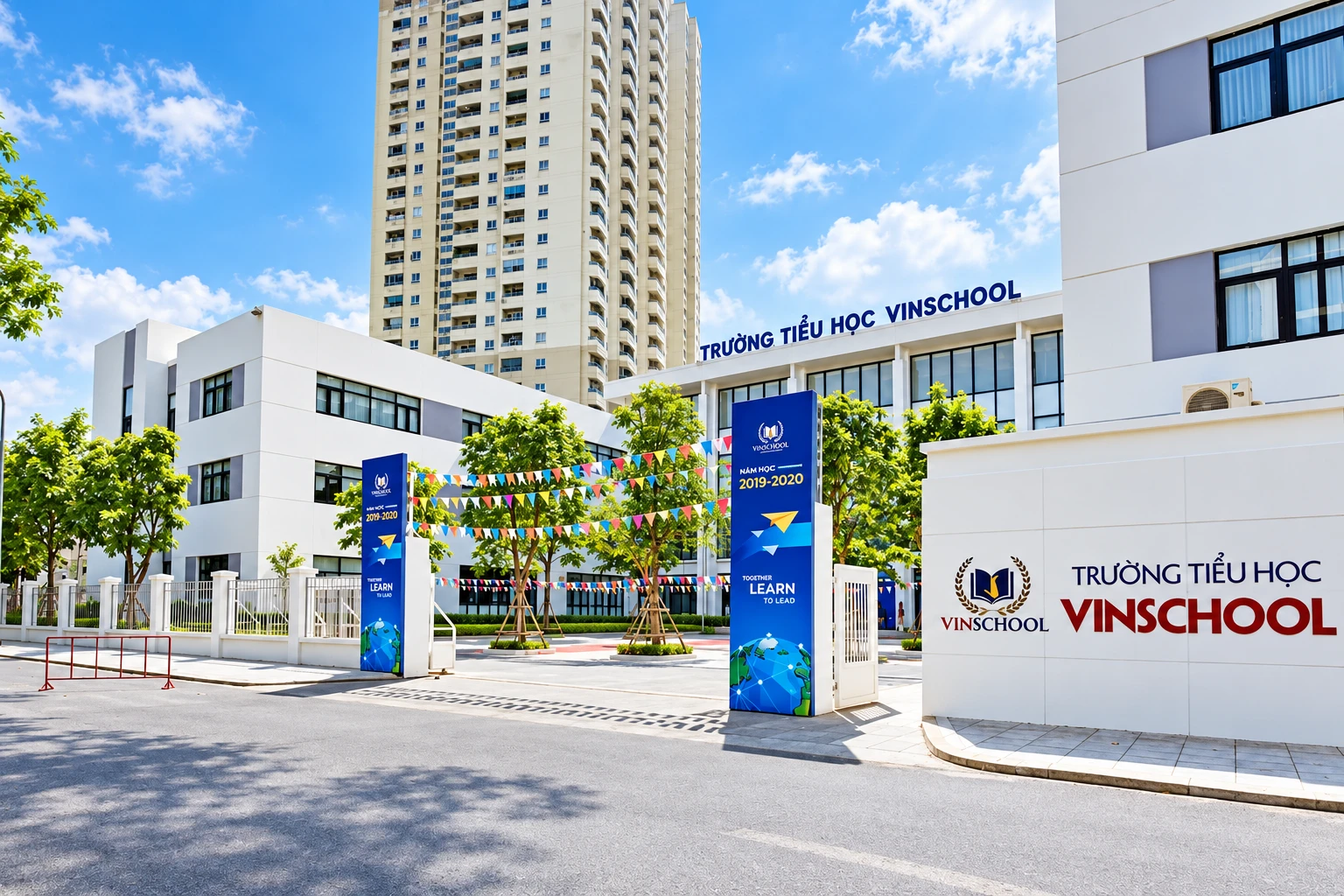 Decal mờ kẻ chỉ phòng học Vinschool sau khi hoàn thiện