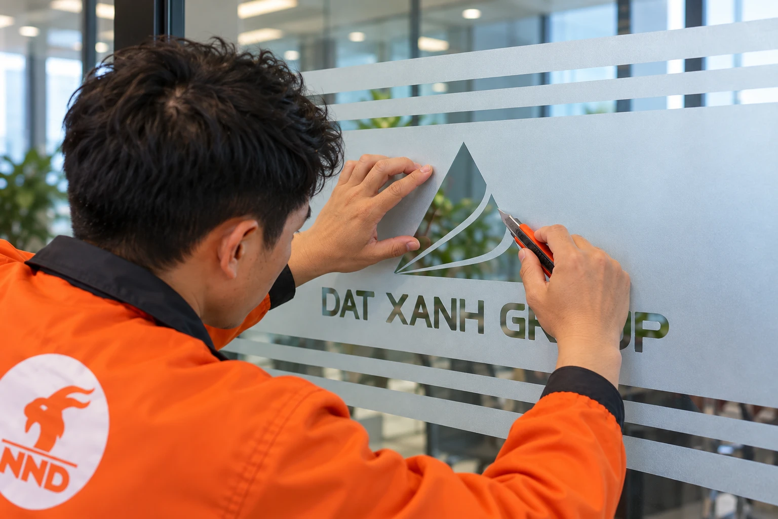 Gia công logo âm bản Đất Xanh Group theo cùng tỷ lệ