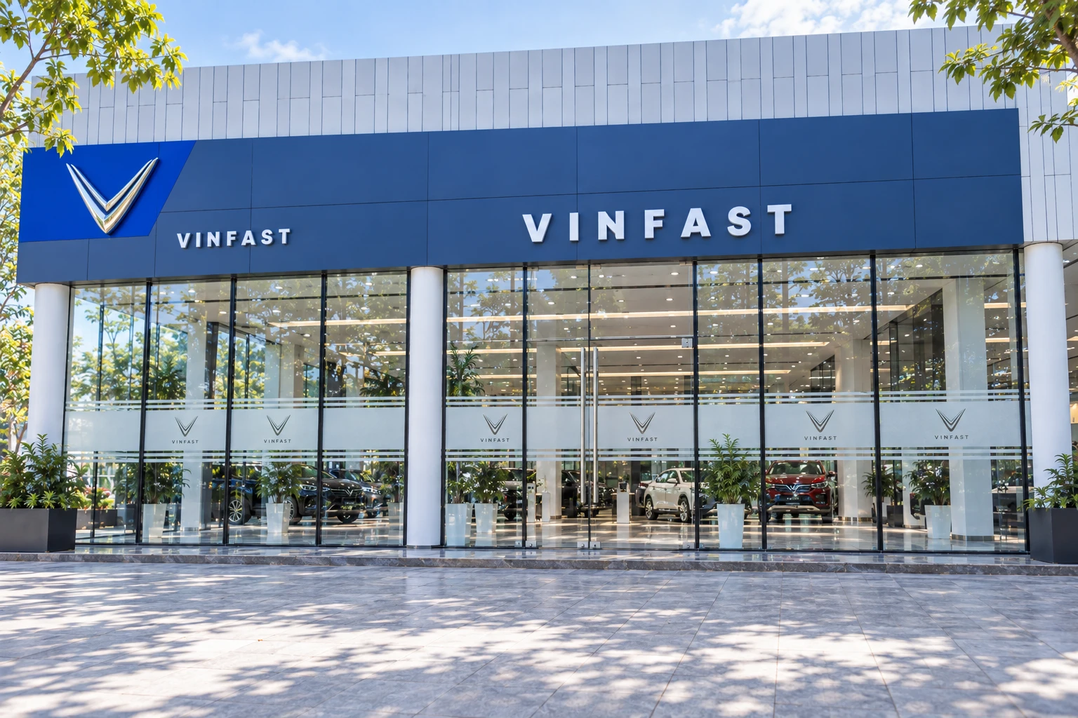 Decal mờ logo VinFast showroom tại khu vực kính trưng bày