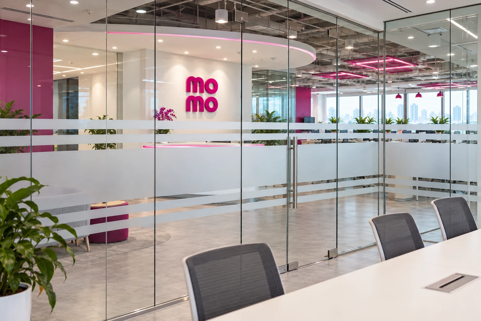 Công trình decal mờ kẻ chỉ văn phòng MoMo sau hoàn thiện