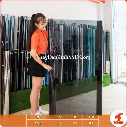 Mẫu phim cách nhiệt 3M mã CG35 có màu khói nhạt không phản quang.