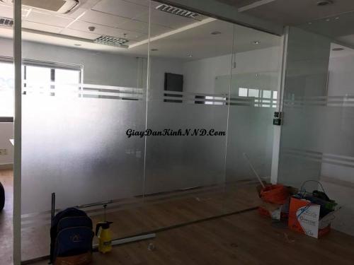 Vẫn là kiểu dán mờ kẻ chỉ ngang 2 trên 2 dưới thông dụng