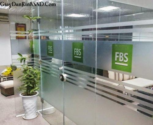 In logo màu FBS là kiểu dán rất thông dụng cho vách văn phòng. Tuy nhiên chúng chỉ thật sự đẹp khi logo màu của bạn phải đa sắc