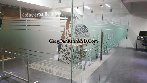 Cắt decal phá cách trên nền giấy mờ